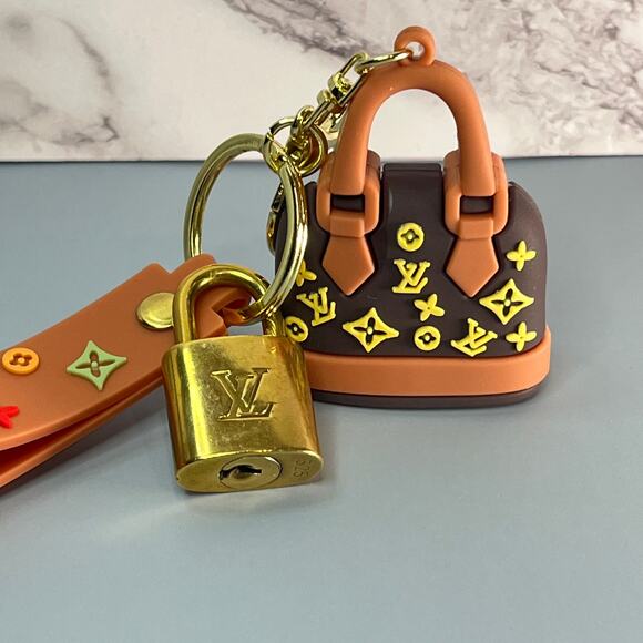Louis Vuitton Lock #325 with a Mini Fashion Handbag and Loop Keychain - Picture 1 of 4